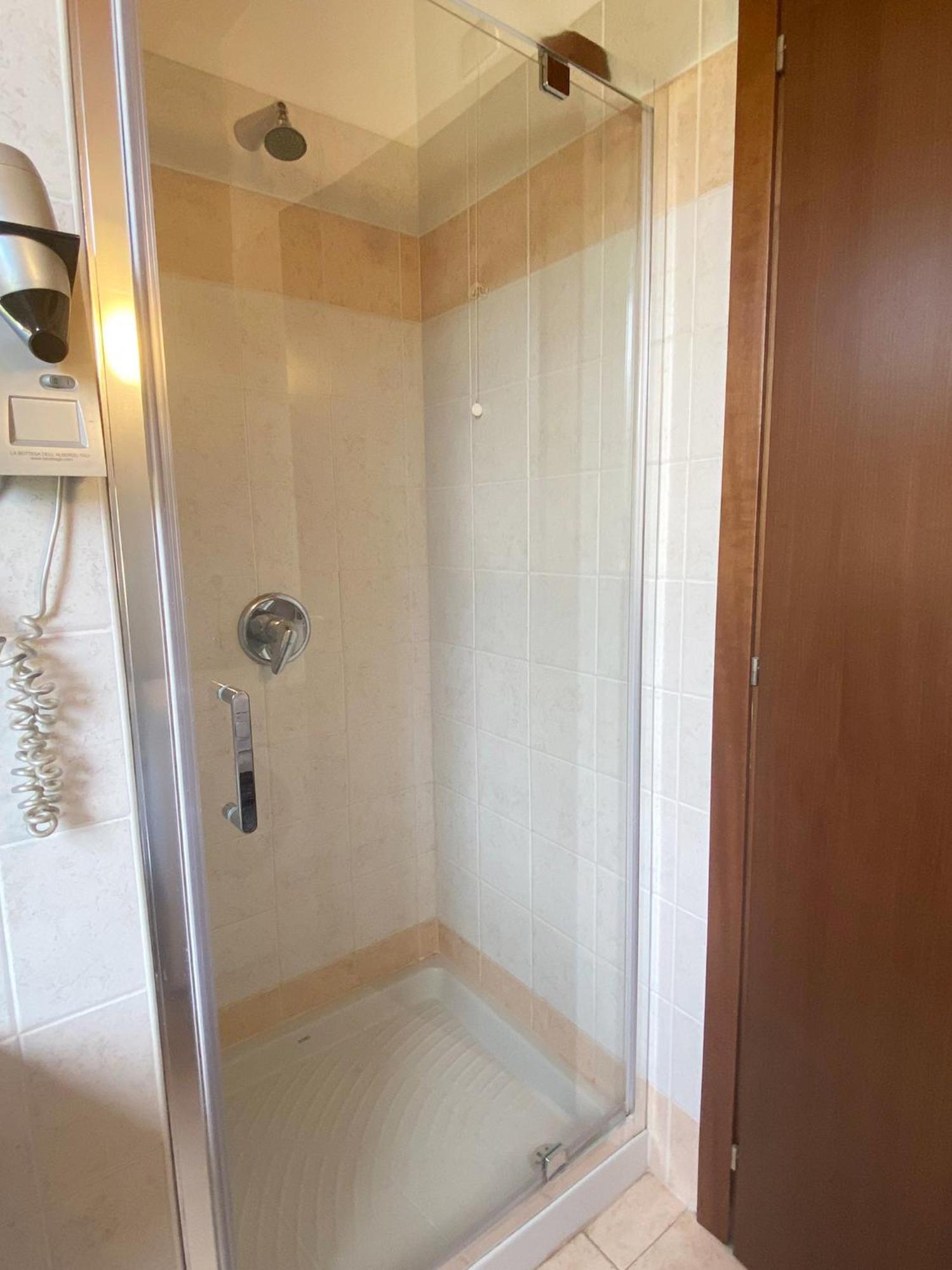 The Flowers - Apartments With Private Garden In Residence With Pool 马内尔巴 外观 照片