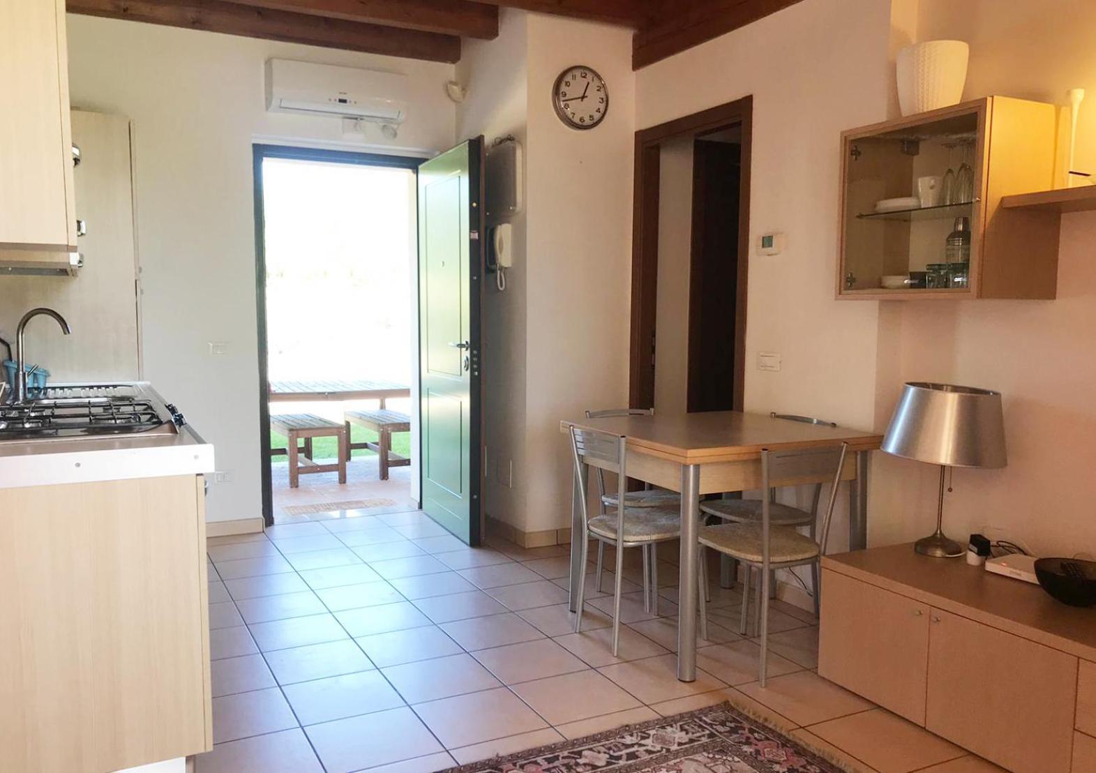 The Flowers - Apartments With Private Garden In Residence With Pool 马内尔巴 外观 照片
